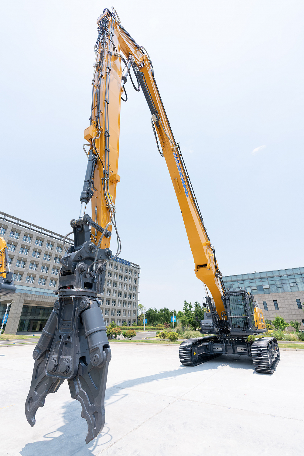 Новинка российского рынка - экскаватор разрушитель XCMG XE500EHR !